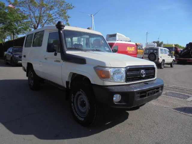 Toyota Land Cruiser HZJ78L 4X4 EXPORT OUTSIDE EU ONLY - Personenwagen: afbeelding 3 Toyota Land Cruiser HZJ78L 4X4 EXPORT OUTSIDE EU ONLY - Personenwagen: afbeelding 3