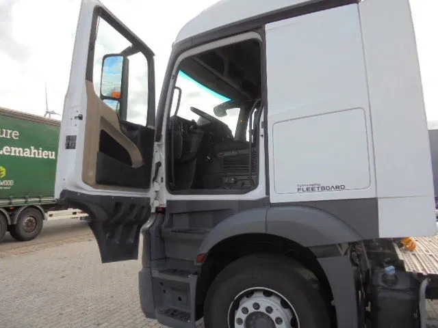 Trekker Mercedes-Benz Actros 1943 BELGIUM REGISTRATION TUV 05-2026: afbeelding 5 Trekker Mercedes-Benz Actros 1943 BELGIUM REGISTRATION TUV 05-2026: afbeelding 5