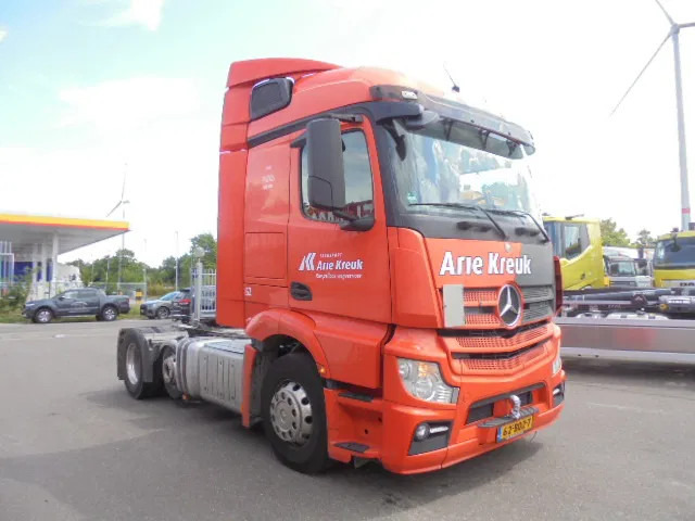 Mercedes-Benz Actros 2343 6X2 VOORLOOPAS - Trekker: afbeelding 3 Mercedes-Benz Actros 2343 6X2 VOORLOOPAS - Trekker: afbeelding 3
