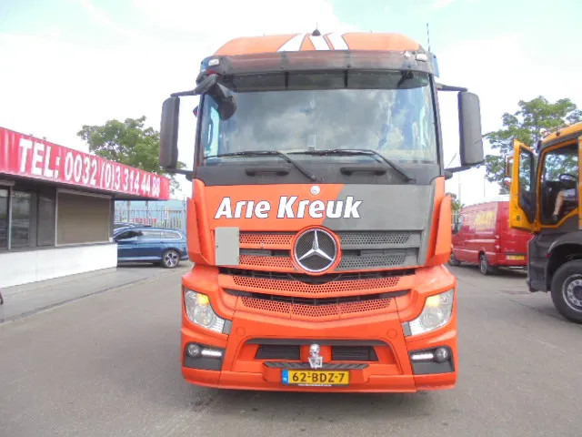 Mercedes-Benz Actros 2343 6X2 VOORLOOPAS - Trekker: afbeelding 2 Mercedes-Benz Actros 2343 6X2 VOORLOOPAS - Trekker: afbeelding 2
