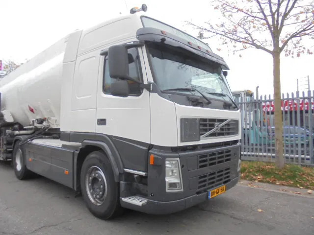 Volvo FM 400 GLOBETROTTER ADR NL TRUCK +TANK TRAILER - Trekker: afbeelding 3 Volvo FM 400 GLOBETROTTER ADR NL TRUCK +TANK TRAILER - Trekker: afbeelding 3