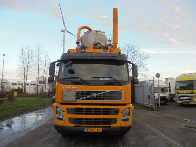 Volvo FM 400 8X4 NL TRUCK - Vacuümwagen: afbeelding 2 Volvo FM 400 8X4 NL TRUCK - Vacuümwagen: afbeelding 2
