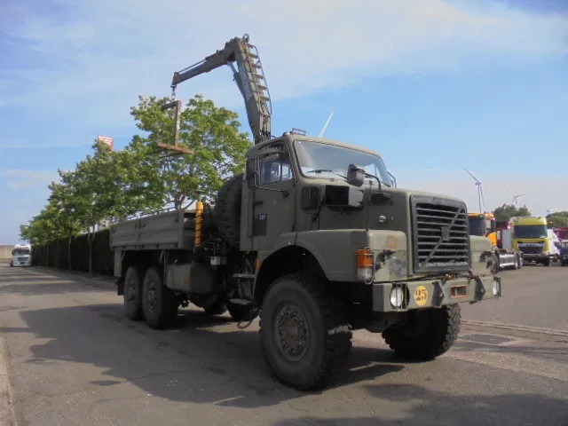 Volvo N 10 6X6 L + FASSI - Vrachtwagen met open laadbak, Kraanwagen: afbeelding 3 Volvo N 10 6X6 L + FASSI - Vrachtwagen met open laadbak, Kraanwagen: afbeelding 3