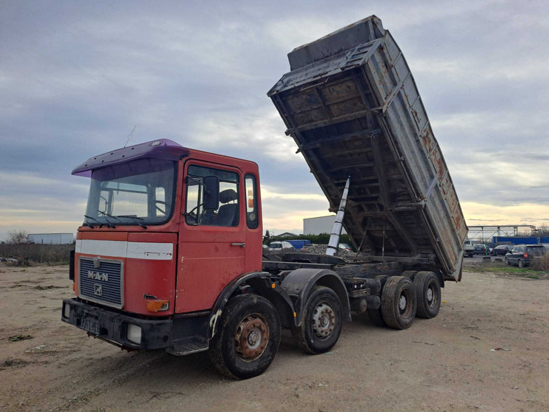 Kipper vrachtwagen MAN 32.331 dump truck: afbeelding 6