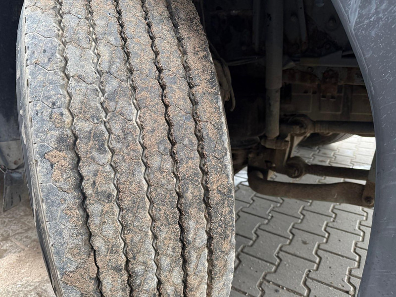 Tankwagen voor het vervoer van brandstoffen Scania P 124.360: afbeelding 17