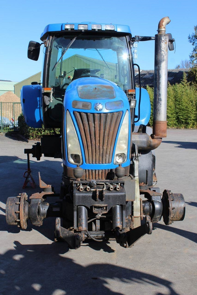 New Holland T8020 - Tractor: afbeelding 4 New Holland T8020 - Tractor: afbeelding 4