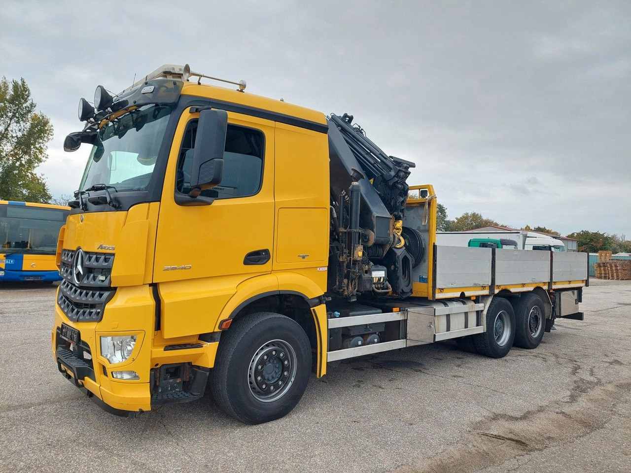 Mercedes-Benz Arocs 2640 6X2 + Hiab XS 477 Hipro - Vrachtwagen met open laadbak, Kraanwagen: afbeelding 1 Mercedes-Benz Arocs 2640 6X2 + Hiab XS 477 Hipro - Vrachtwagen met open laadbak, Kraanwagen: afbeelding 1