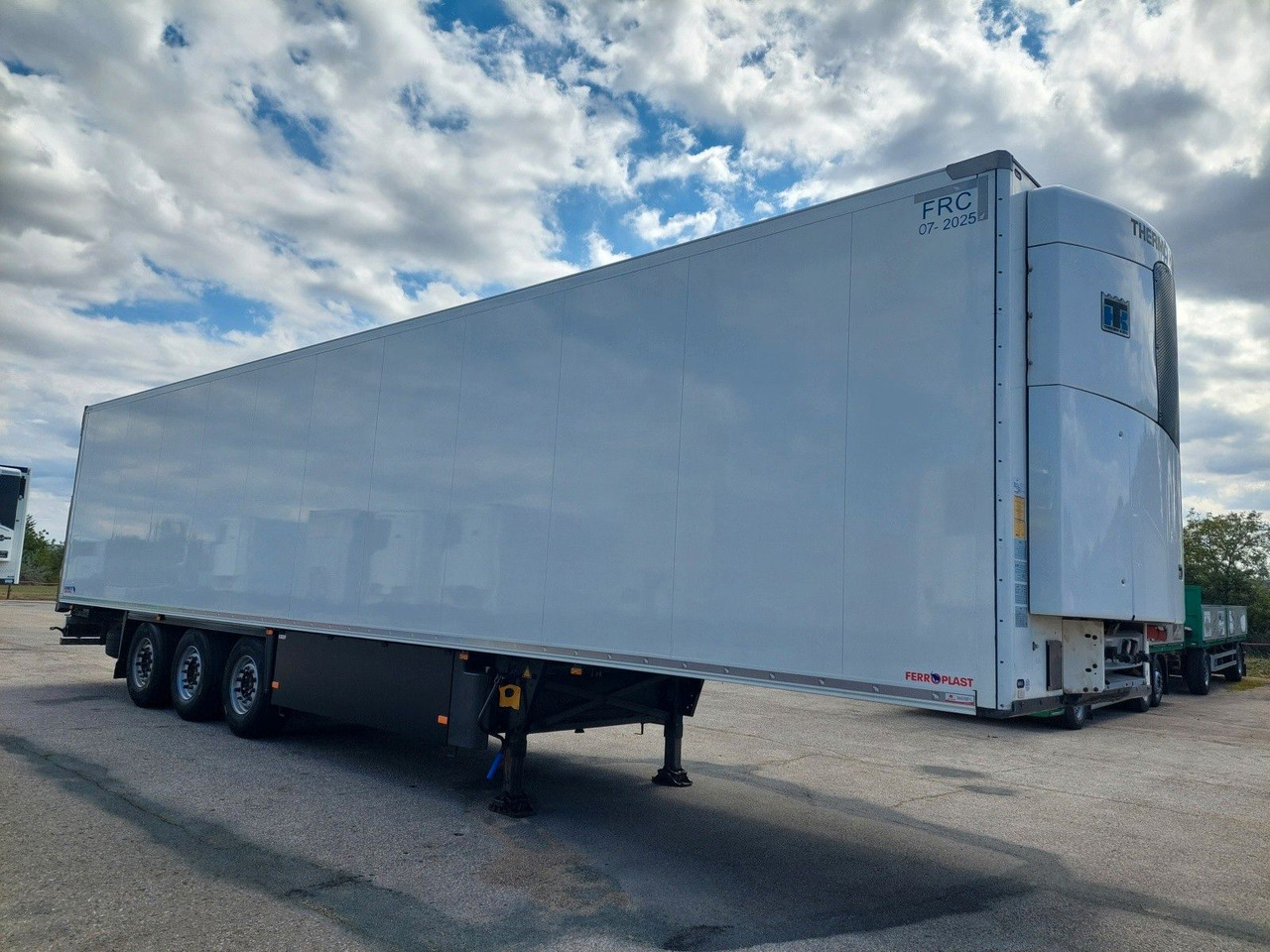 Schmitz Cargobull SKO24 ThermoKing SLXi 300 - Koelwagen oplegger: afbeelding 2 Schmitz Cargobull SKO24 ThermoKing SLXi 300 - Koelwagen oplegger: afbeelding 2