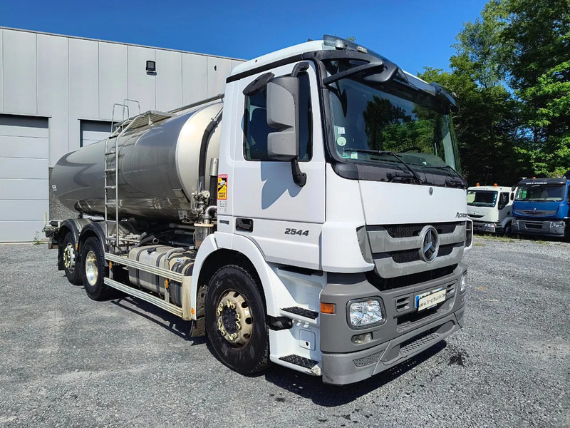 Mercedes-Benz Actros 2544 INSULATED INOX TANK 15000L - Tankwagen: afbeelding 3 Mercedes-Benz Actros 2544 INSULATED INOX TANK 15000L - Tankwagen: afbeelding 3
