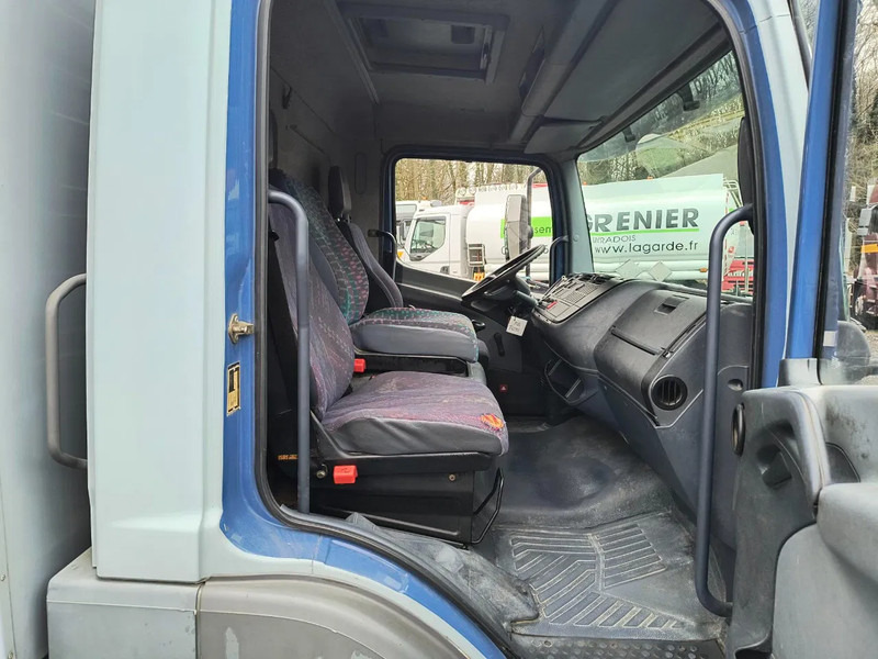 Interieur foto 3: Autovrachtwagen vrachtwagen Mercedes-Benz Atego 815 GARDEN - MATERIAL BOX - RAMPS