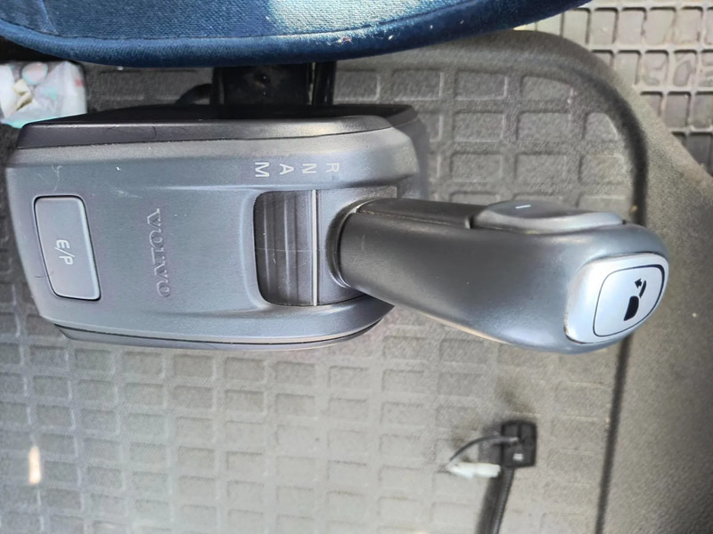 Leasing Volvo FH 13.520 6X2 - 90 TON - VOITH RETARDER - BIG AXLES - LIFTING AXLE Volvo FH 13.520 6X2 - 90 TON - VOITH RETARDER - BIG AXLES - LIFTING AXLE: afbeelding 11 Leasing Volvo FH 13.520 6X2 - 90 TON - VOITH RETARDER - BIG AXLES - LIFTING AXLE Volvo FH 13.520 6X2 - 90 TON - VOITH RETARDER - BIG AXLES - LIFTING AXLE: afbeelding 11