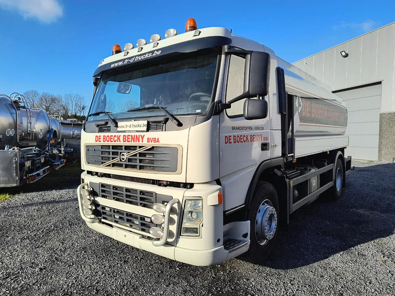 Volvo FM 300 14000L FUEL/CARBURANT - 4 COMP - Tankwagen: afbeelding 1 Volvo FM 300 14000L FUEL/CARBURANT - 4 COMP - Tankwagen: afbeelding 1