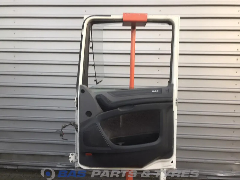 DAF XF106 Portier Rechts DAF 1881863 - Deur en onderdelen voor Vrachtwagen: afbeelding 2 DAF XF106 Portier Rechts DAF 1881863 - Deur en onderdelen voor Vrachtwagen: afbeelding 2