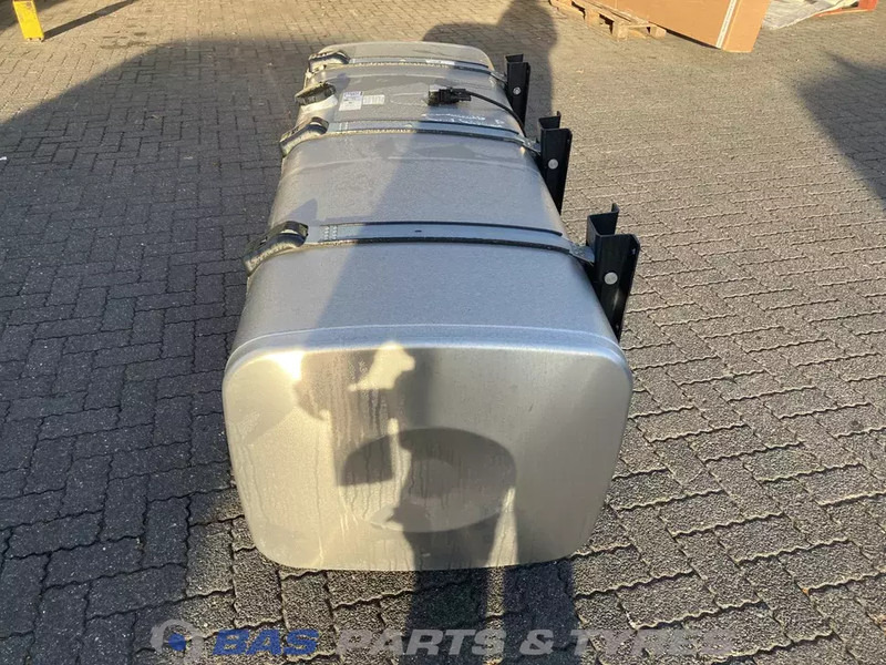 MAN Brandstoftank MAN 700 Liter 81122015710 - Brandstoftank voor Vrachtwagen: afbeelding 2 MAN Brandstoftank MAN 700 Liter 81122015710 - Brandstoftank voor Vrachtwagen: afbeelding 2