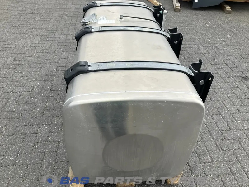 MAN Brandstoftank MAN 710 Liter 81122016766 - Brandstoftank voor Vrachtwagen: afbeelding 3 MAN Brandstoftank MAN 710 Liter 81122016766 - Brandstoftank voor Vrachtwagen: afbeelding 3