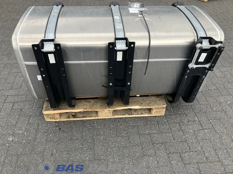 MAN Brandstoftank MAN 710 Liter 81122016766 - Brandstoftank voor Vrachtwagen: afbeelding 2 MAN Brandstoftank MAN 710 Liter 81122016766 - Brandstoftank voor Vrachtwagen: afbeelding 2