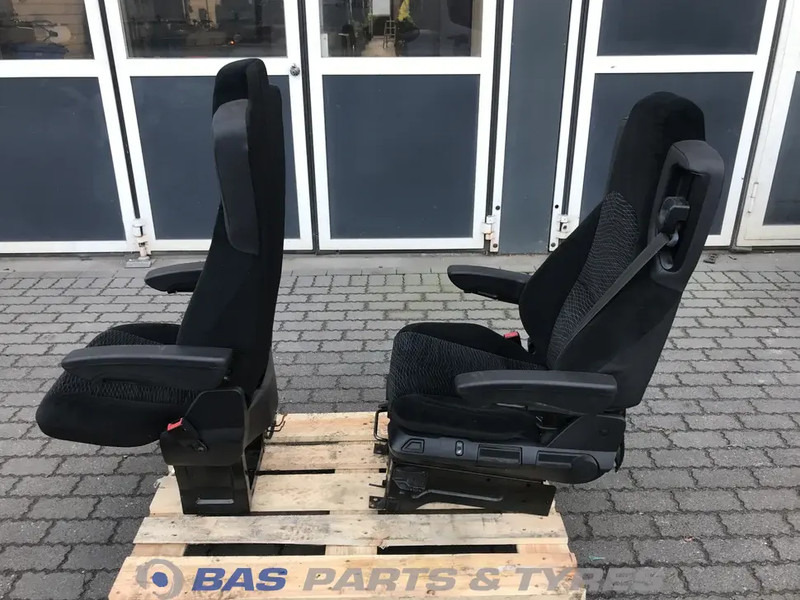 Mercedes-Benz Actros MP4 Stoelen set Mercedes A 960 910 75 01 - Zitplaats voor Vrachtwagen: afbeelding 2 Mercedes-Benz Actros MP4 Stoelen set Mercedes A 960 910 75 01 - Zitplaats voor Vrachtwagen: afbeelding 2