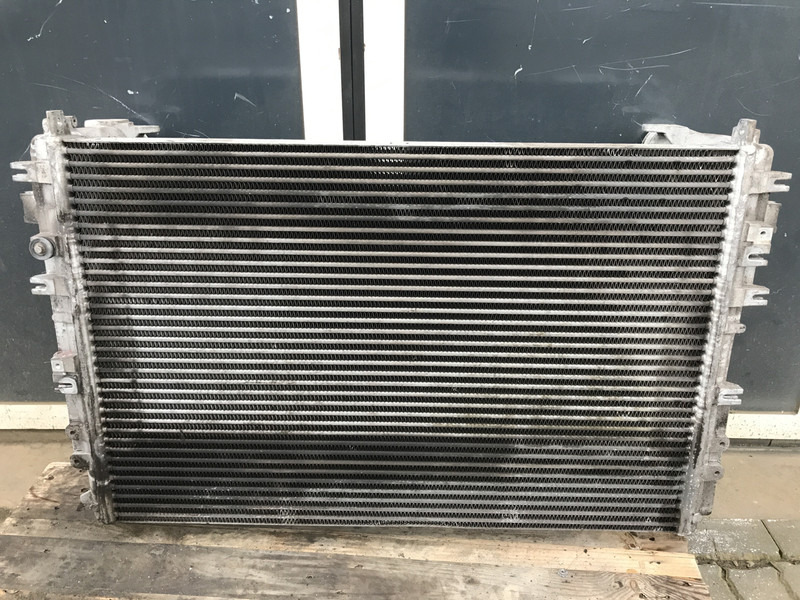 Mercedes-Benz Antos MP4 - Intercooler voor Vrachtwagen: afbeelding 2 Mercedes-Benz Antos MP4 - Intercooler voor Vrachtwagen: afbeelding 2