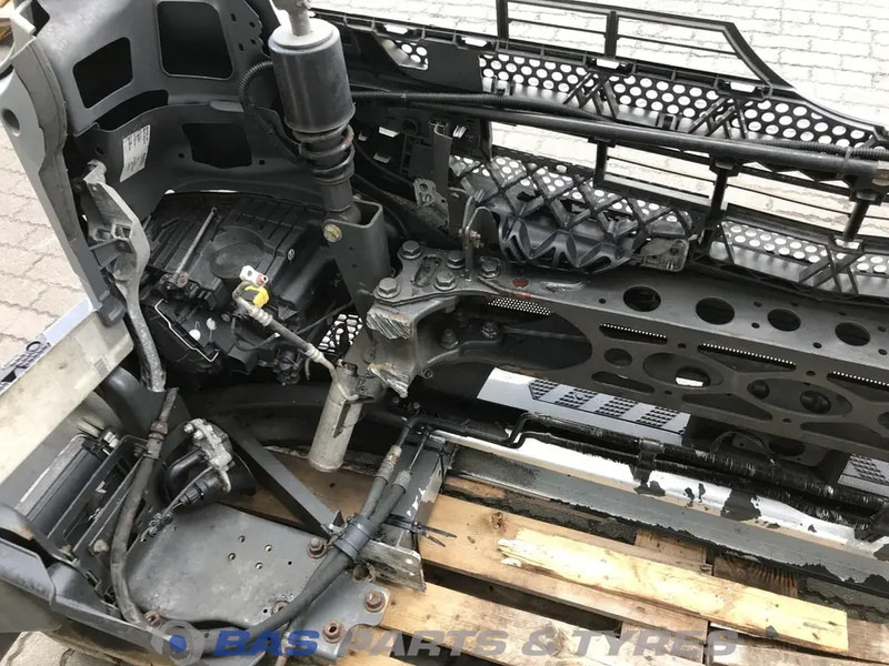 Mercedes-Benz Antos MP4 - Bumper voor Vrachtwagen: afbeelding 4 Mercedes-Benz Antos MP4 - Bumper voor Vrachtwagen: afbeelding 4