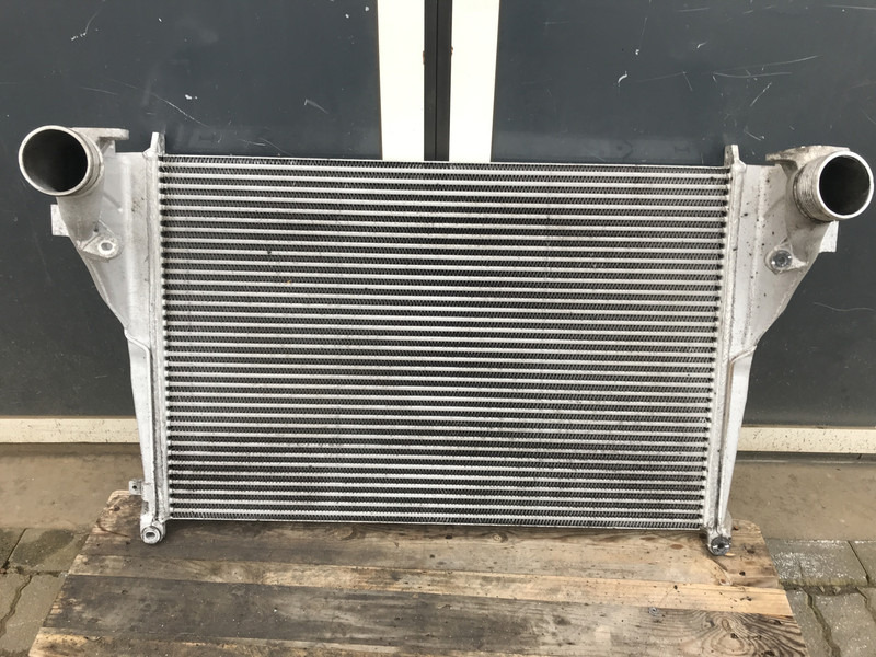 Mercedes-Benz Antos MP4 - Intercooler voor Vrachtwagen: afbeelding 1 Mercedes-Benz Antos MP4 - Intercooler voor Vrachtwagen: afbeelding 1