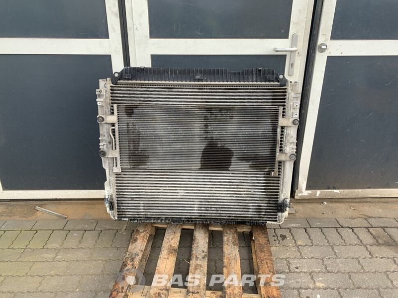 Mercedes-Benz Arocs - Radiateur voor Vrachtwagen: afbeelding 2 Mercedes-Benz Arocs - Radiateur voor Vrachtwagen: afbeelding 2