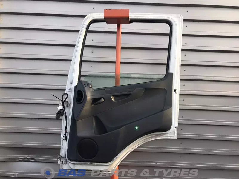 Mercedes-Benz Atego Portier Rechts Mercedes A 940 720 04 05 - Deur en onderdelen voor Vrachtwagen: afbeelding 2 Mercedes-Benz Atego Portier Rechts Mercedes A 940 720 04 05 - Deur en onderdelen voor Vrachtwagen: afbeelding 2