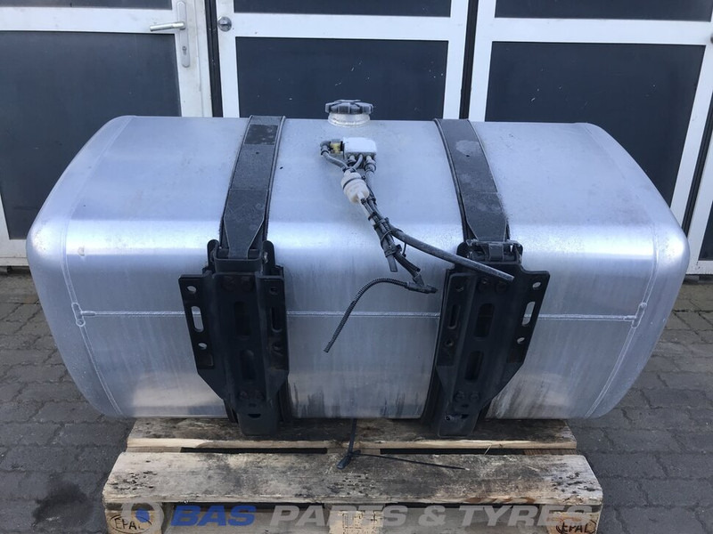 Mercedes-Benz Brandstoftank Mercedes 570 Liter A 960 475 27 03 - Brandstoftank voor Vrachtwagen: afbeelding 3 Mercedes-Benz Brandstoftank Mercedes 570 Liter A 960 475 27 03 - Brandstoftank voor Vrachtwagen: afbeelding 3