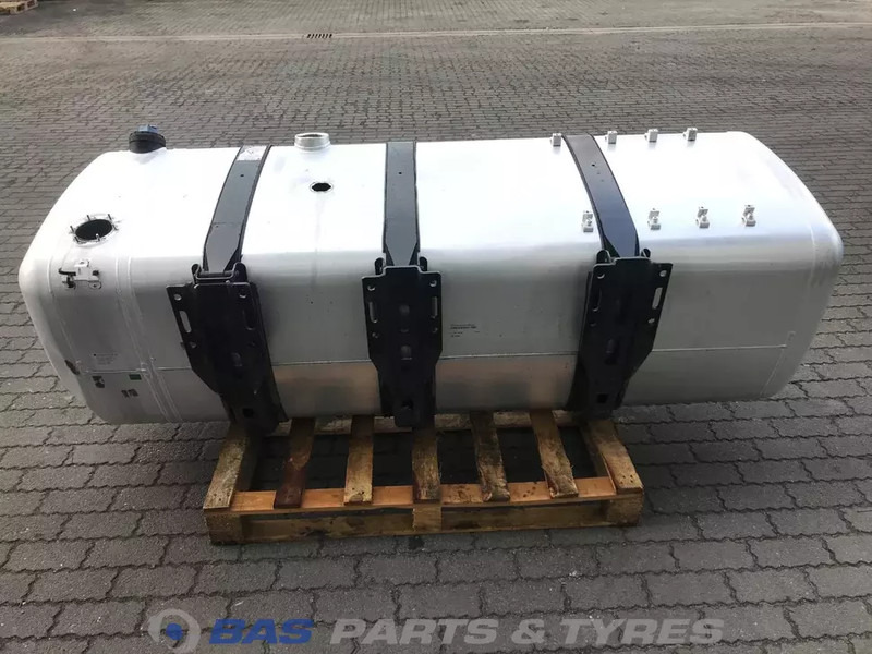 Mercedes-Benz Brandstoftank Mercedes 820 Liter A 960 470 34 01 - Brandstoftank voor Vrachtwagen: afbeelding 3 Mercedes-Benz Brandstoftank Mercedes 820 Liter A 960 470 34 01 - Brandstoftank voor Vrachtwagen: afbeelding 3