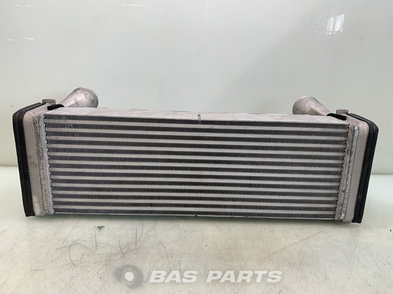 Mercedes-Benz - Intercooler voor Vrachtwagen: afbeelding 2 Mercedes-Benz - Intercooler voor Vrachtwagen: afbeelding 2
