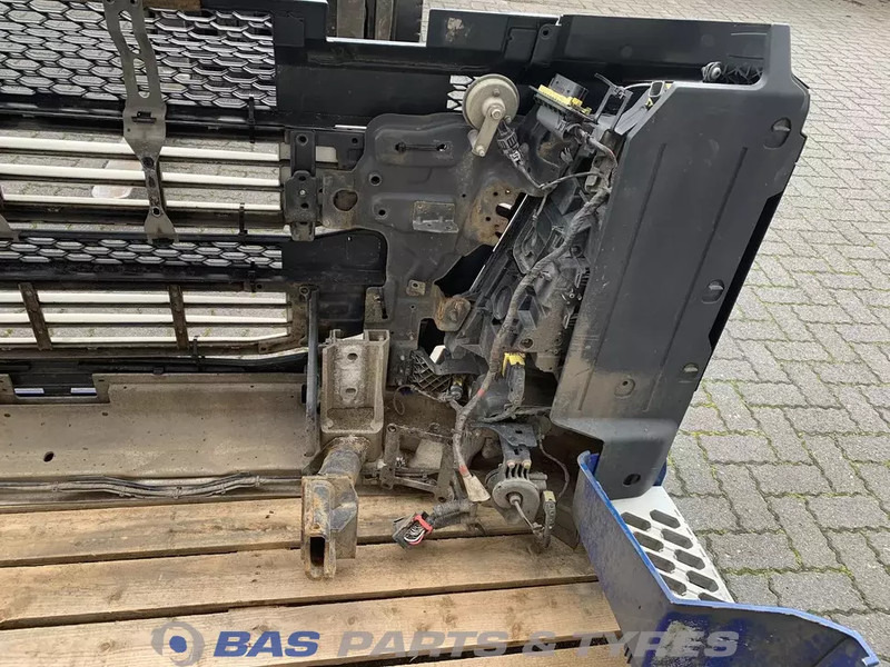 Volvo FH4 Bumper Volvo 82137660 - Bumper voor Vrachtwagen: afbeelding 5 Volvo FH4 Bumper Volvo 82137660 - Bumper voor Vrachtwagen: afbeelding 5