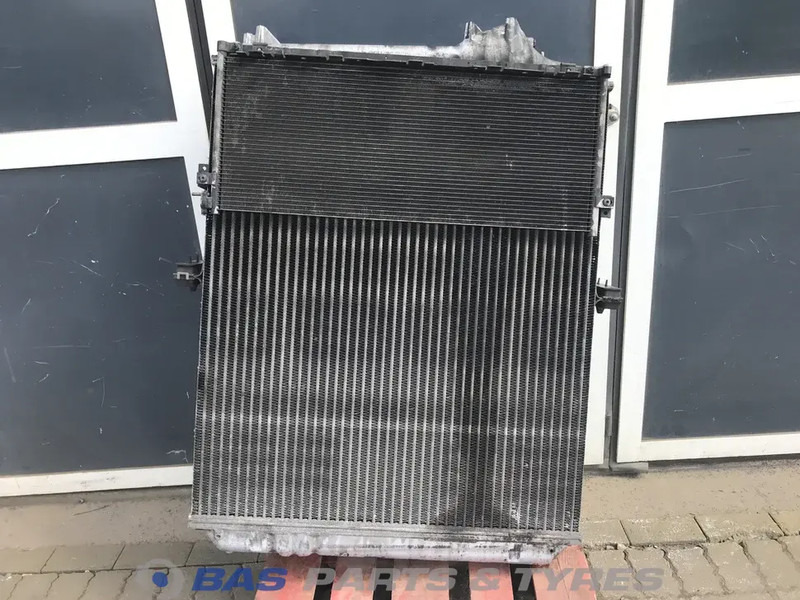Volvo FH4 - Radiateur voor Vrachtwagen: afbeelding 2 Volvo FH4 - Radiateur voor Vrachtwagen: afbeelding 2