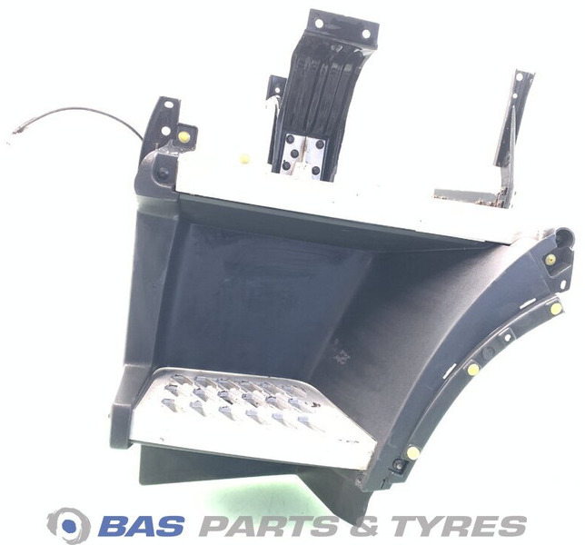 Volvo FH4 Opstap Rechts Volvo 82144986 - Carrosserie en exterieur voor Vrachtwagen: afbeelding 1 Volvo FH4 Opstap Rechts Volvo 82144986 - Carrosserie en exterieur voor Vrachtwagen: afbeelding 1