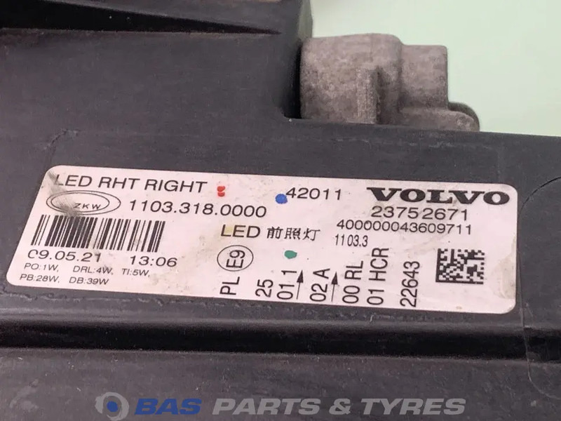 Volvo FH4B Koplamp Rechts 23752671 - Koplamp voor Vrachtwagen: afbeelding 3 Volvo FH4B Koplamp Rechts 23752671 - Koplamp voor Vrachtwagen: afbeelding 3