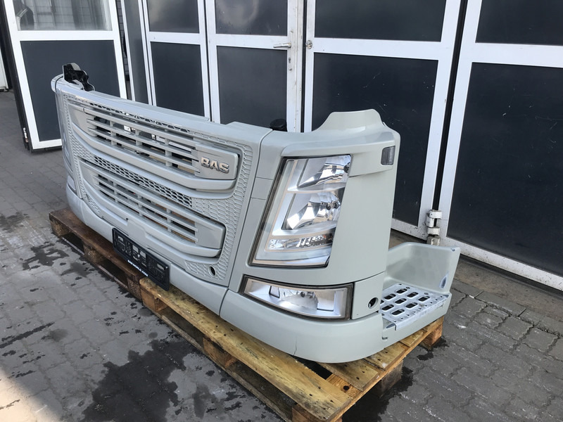 Volvo FM4 - Bumper voor Vrachtwagen: afbeelding 2 Volvo FM4 - Bumper voor Vrachtwagen: afbeelding 2