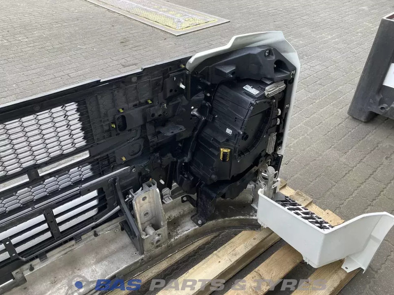 Volvo FM5 Bumper Volvo 21316576 - Bumper voor Vrachtwagen: afbeelding 4 Volvo FM5 Bumper Volvo 21316576 - Bumper voor Vrachtwagen: afbeelding 4