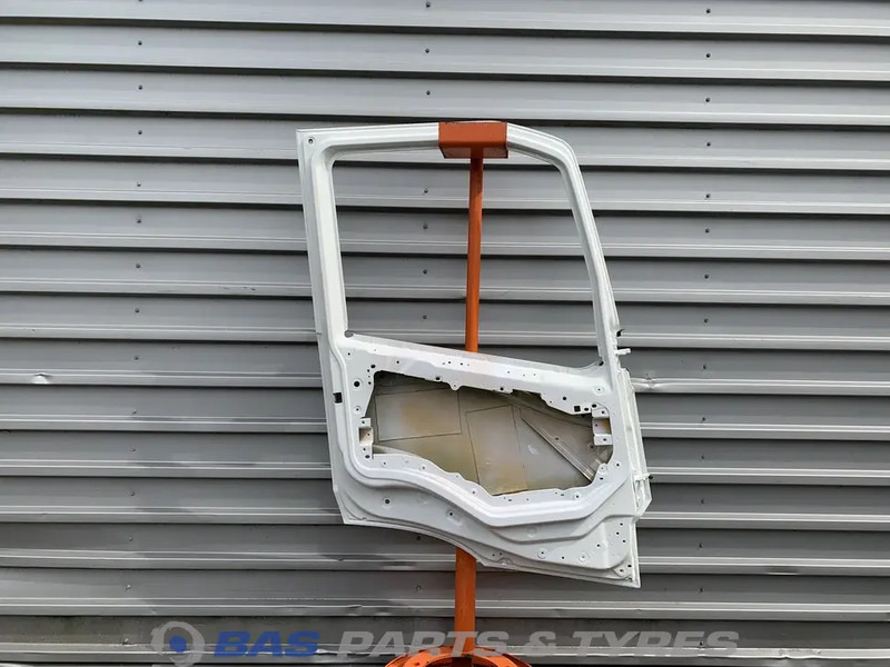 Volvo FM5 - Deur en onderdelen voor Vrachtwagen: afbeelding 2 Volvo FM5 - Deur en onderdelen voor Vrachtwagen: afbeelding 2