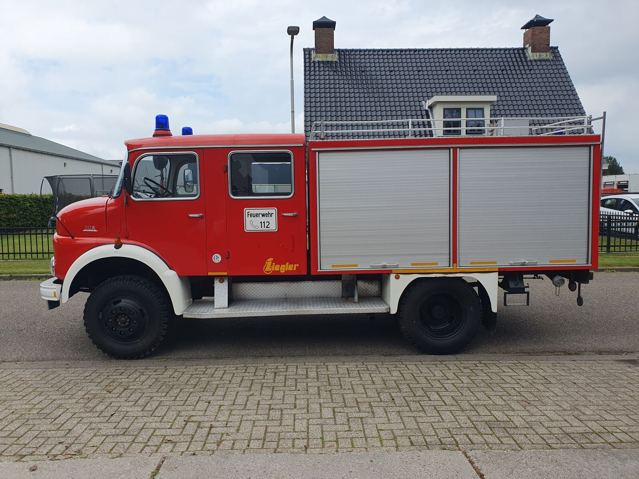 Mercedes-Benz Mercedes LAF 1113 B 4WD | 6-cilinder Turbo (Overland Camper) brandweerwagen - Brandweerwagen: afbeelding 4 Mercedes-Benz Mercedes LAF 1113 B 4WD | 6-cilinder Turbo (Overland Camper) brandweerwagen - Brandweerwagen: afbeelding 4
