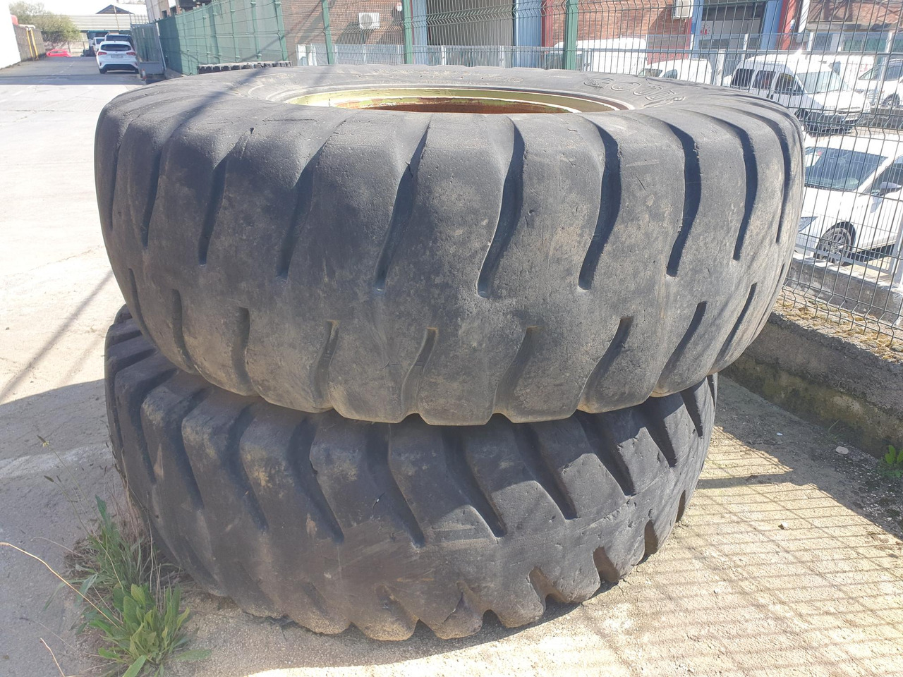 NEUMATICOS GOOD YEAR 24.00X35 - Complete wiel voor Bouwmachine: afbeelding 2 NEUMATICOS GOOD YEAR 24.00X35 - Complete wiel voor Bouwmachine: afbeelding 2
