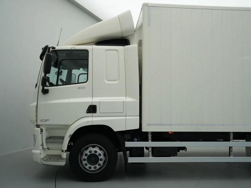 DAF CF 300 FA Sleeping Cab, New APK, Full Tank, New Tacho, 2t Laadklep - Bakwagen: afbeelding 2 DAF CF 300 FA Sleeping Cab, New APK, Full Tank, New Tacho, 2t Laadklep - Bakwagen: afbeelding 2