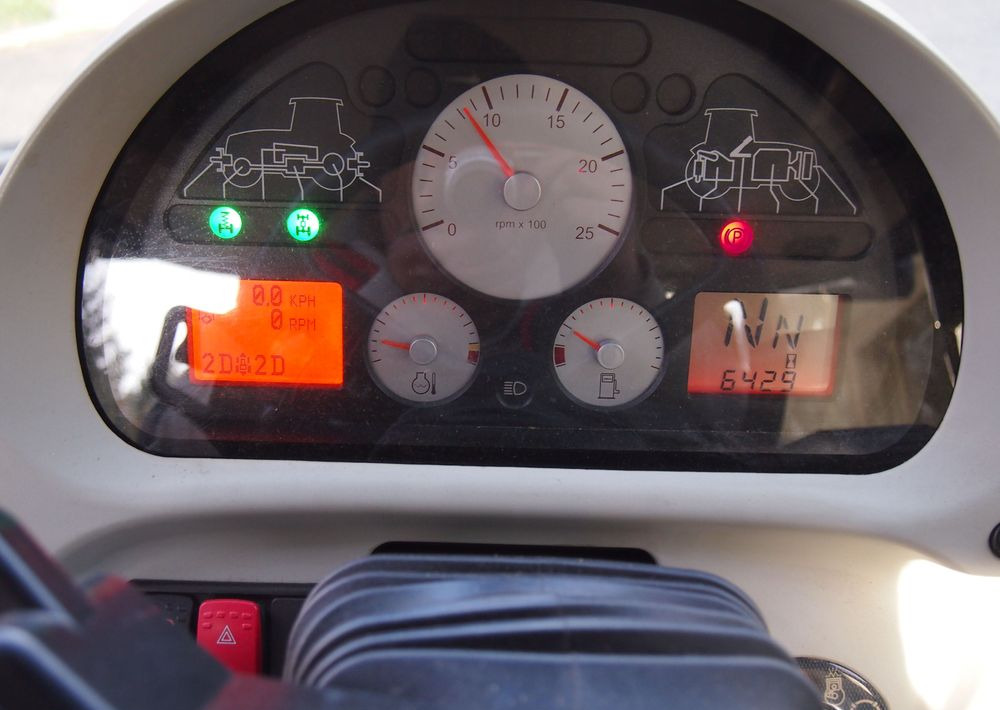 Tractor Ciągnik Massey Ferguson MF 6455 Dyna6 2013 Ciągnik Massey Ferguson 6455+TUZ: afbeelding 8 Tractor Ciągnik Massey Ferguson MF 6455 Dyna6 2013 Ciągnik Massey Ferguson 6455+TUZ: afbeelding 8