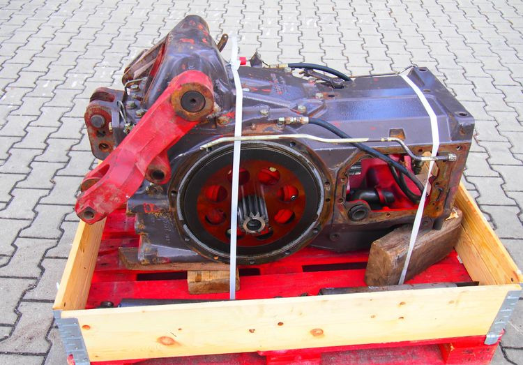 Części do Ciągnika Massey Ferguson MF 3000, 6000  Tylny most z podnośnikiem od MF 3000, 6000 - Achterass voor Landbouwmachine: afbeelding 1 Części do Ciągnika Massey Ferguson MF 3000, 6000  Tylny most z podnośnikiem od MF 3000, 6000 - Achterass voor Landbouwmachine: afbeelding 1