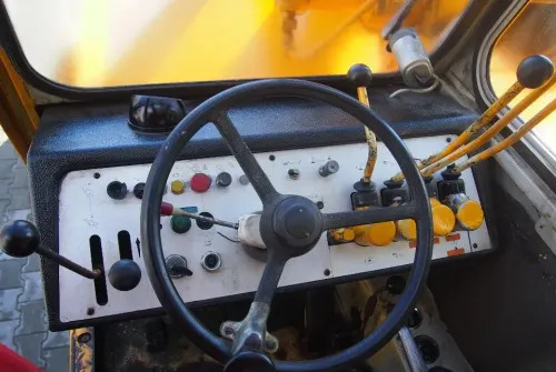 Dźwig Demag V72 1991 Dźwig żuraw Demag V72 12T 13m - Mobiele kraan: afbeelding 4 Dźwig Demag V72 1991 Dźwig żuraw Demag V72 12T 13m - Mobiele kraan: afbeelding 4