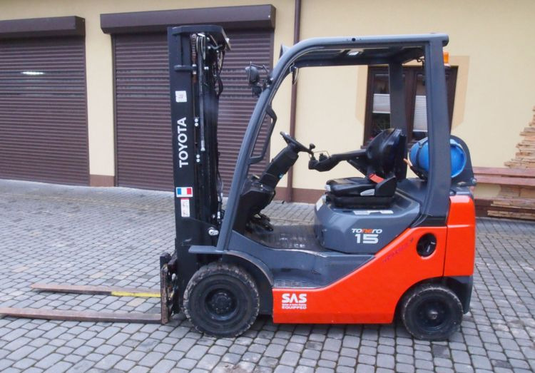 Wózek widłowy Toyota 8FGF15 2018 TRIPLEX system SAS (blokowanie tylnej osi) - LPG heftruck: afbeelding 3 Wózek widłowy Toyota 8FGF15 2018 TRIPLEX system SAS (blokowanie tylnej osi) - LPG heftruck: afbeelding 3