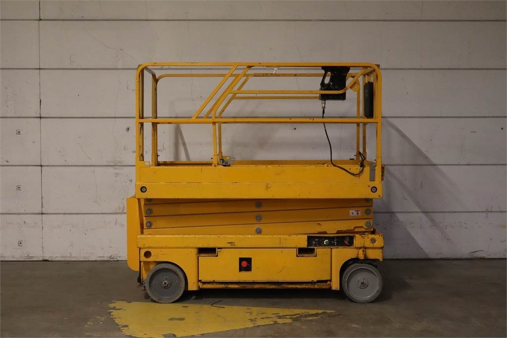 Haulotte Compact 10 - Schaarlift: afbeelding 1 Haulotte Compact 10 - Schaarlift: afbeelding 1