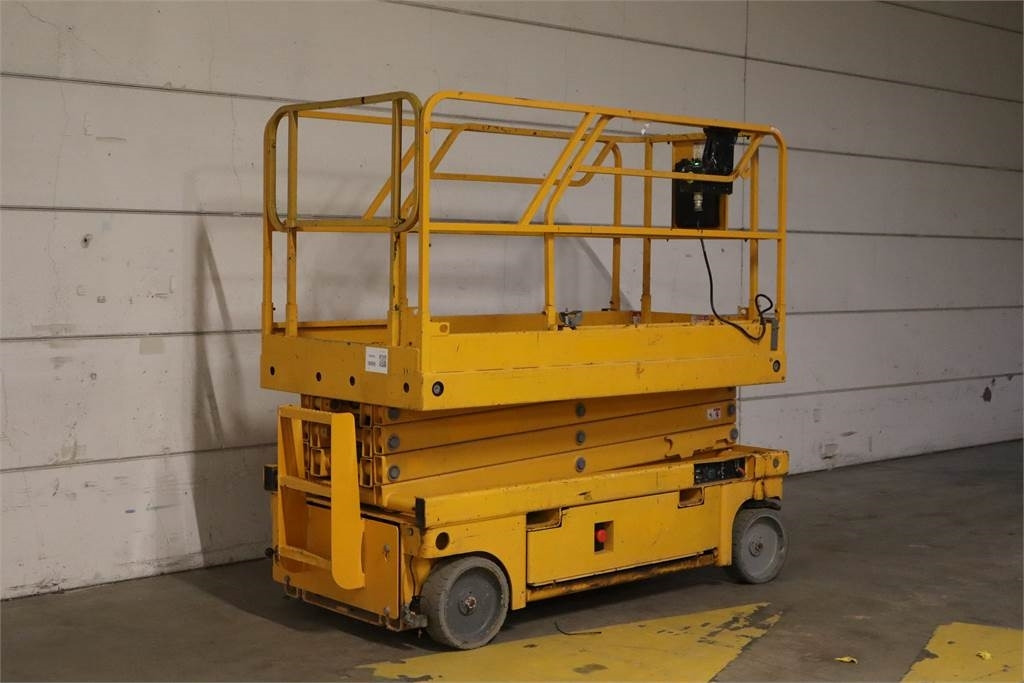 Haulotte Compact 10 - Schaarlift: afbeelding 3 Haulotte Compact 10 - Schaarlift: afbeelding 3