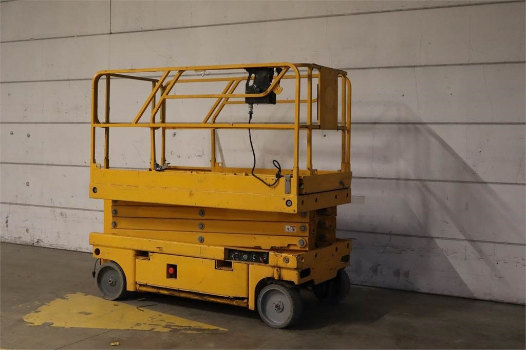 Haulotte Compact 10 - Schaarlift: afbeelding 2 Haulotte Compact 10 - Schaarlift: afbeelding 2