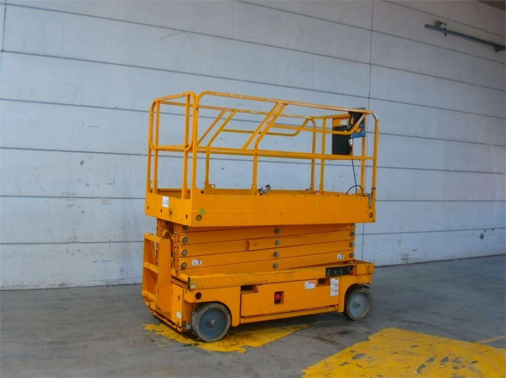 Haulotte Compact 12 - Schaarlift: afbeelding 2 Haulotte Compact 12 - Schaarlift: afbeelding 2