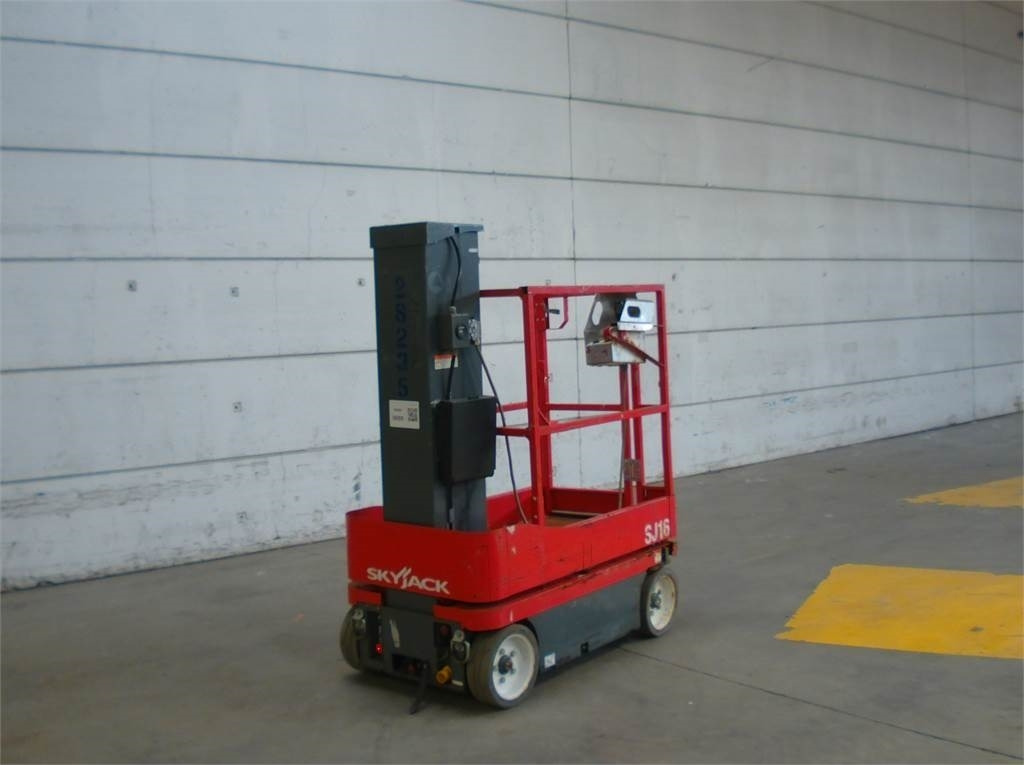SkyJack SJ16 - Verticale masthoogwerker: afbeelding 3 SkyJack SJ16 - Verticale masthoogwerker: afbeelding 3
