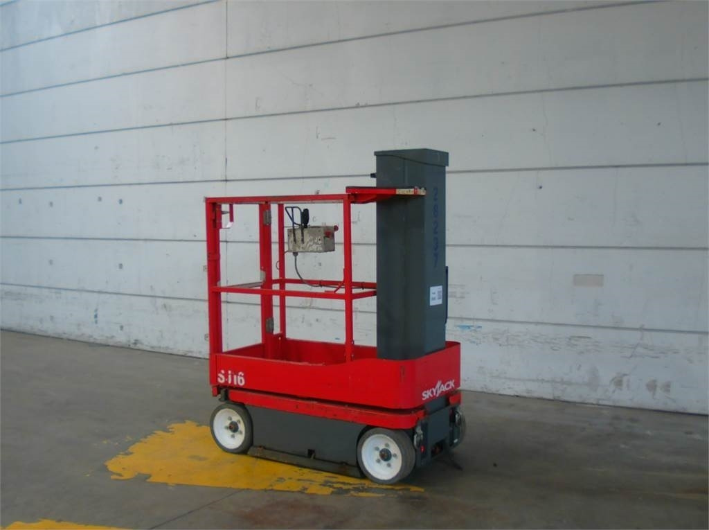 SkyJack SJ16 - Verticale masthoogwerker: afbeelding 2 SkyJack SJ16 - Verticale masthoogwerker: afbeelding 2