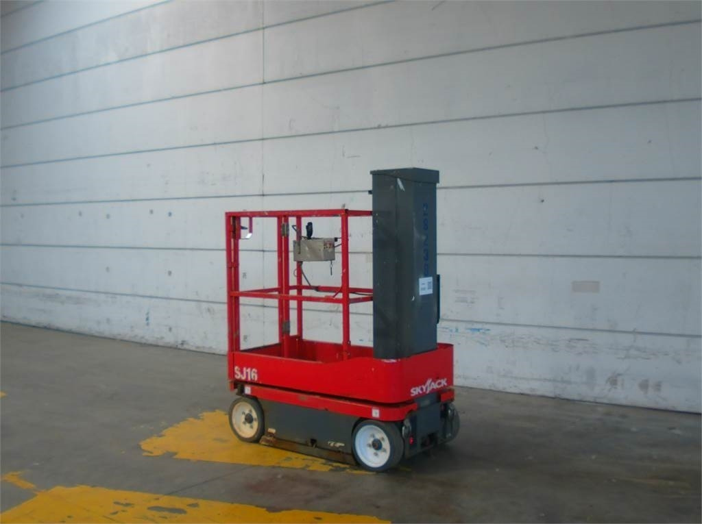 SkyJack SJ16 - Verticale masthoogwerker: afbeelding 2 SkyJack SJ16 - Verticale masthoogwerker: afbeelding 2
